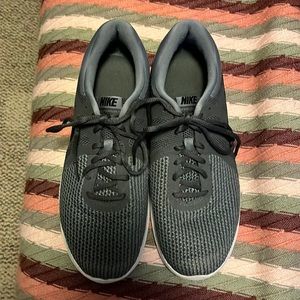 Mens Nike Revolution 4 Running Shoes
